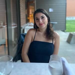 Meet your Posher, Mia